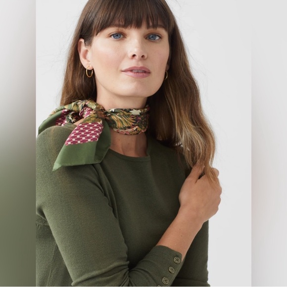 J McLaughlin Olive Green Crew Neck Sweater Gold Buttons on sleeves. Large. - Picture 2 of 9